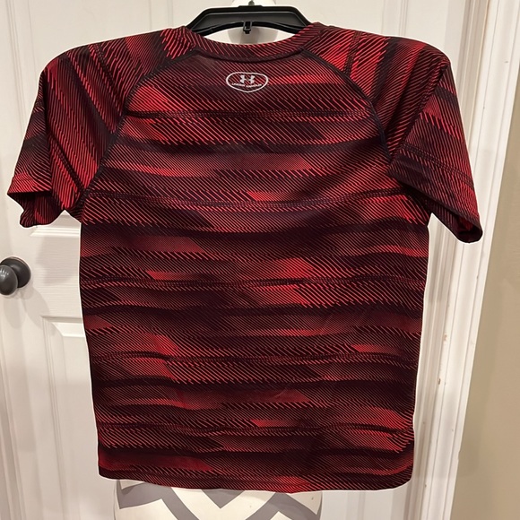 Under armour heat gear tshirt, size YL - Picture 2 of 3